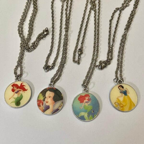 Vintage, 4-pc of Disney Princesses Necklace (D0323) This is a beautiful, 4 set