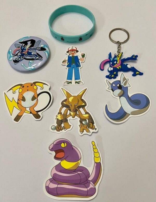 Lot of 8 Pokemon Collectibles. (E)