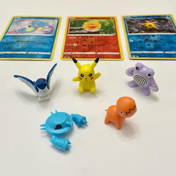 Lot (F) 3 Pokemon Reverse Holo Cards and 5 Pokemon Figures