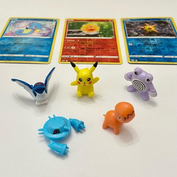 Lot (F) 3 Pokemon Reverse Holo Cards and 5 Pokemon Figures