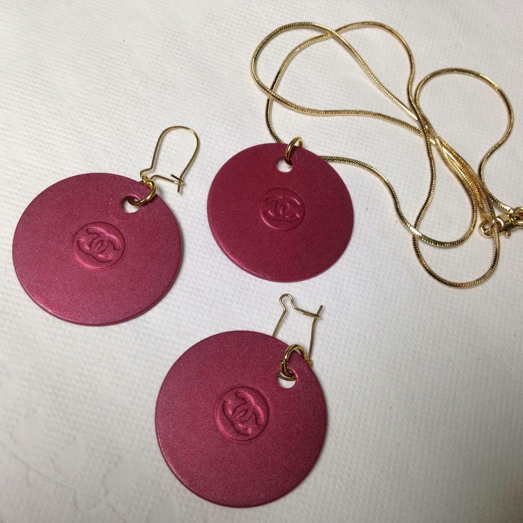 Beautiful Designer Fuchsia Ombre Premiere Charm, Gold Tone Necklace-Earrings Set