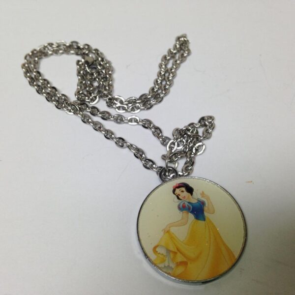 Beautiful, Disney Snow White Pendant Necklace with 20in Silver Tone Chain