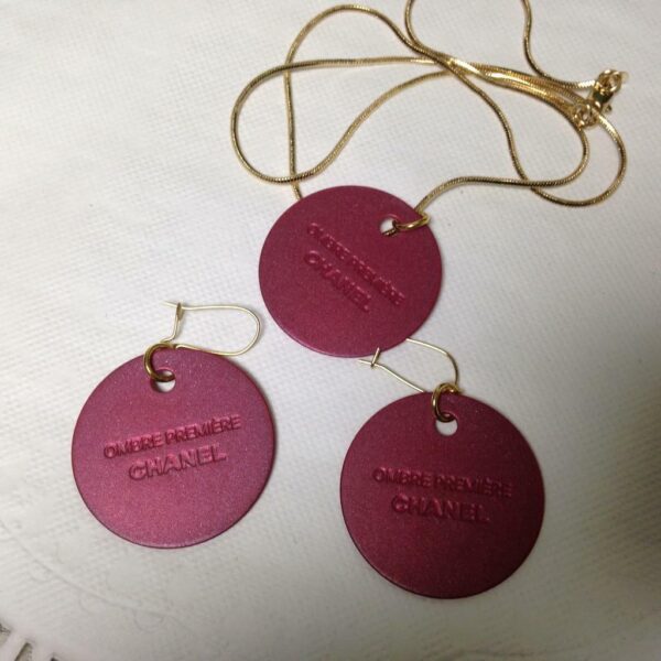 Beautiful Designer Fuchsia Ombre Premiere Charm, Gold Tone Necklace-Earrings Set