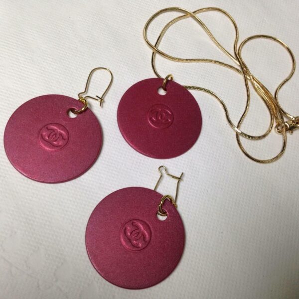 Beautiful Designer Fuchsia Ombre Premiere Charm, Gold Tone Necklace-Earrings Set