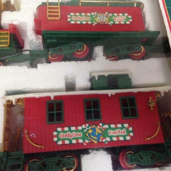 1994 Candy Cane LaneMusical Train 25in x 20in x 6.5in Box