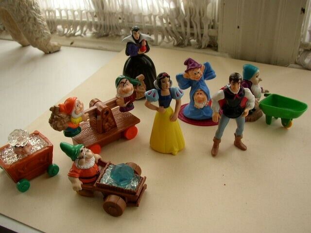 Disney, 4in Snow White and 3in 7 Dwarfs