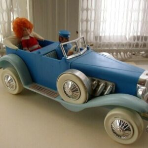 Vintage, 1982 Knickerbocker Orphan Annie in Limousine 15in x 6in