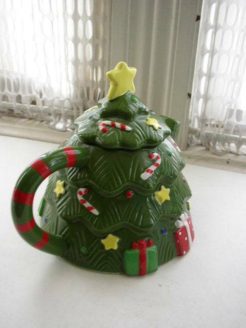 Vintage, 7.5in x9in Coco Dowley, Certified International, Christmas Tree Teapot