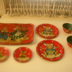 1950s Ohio Art #150, Dutch Winter, 7-pc Child's Tin Tea