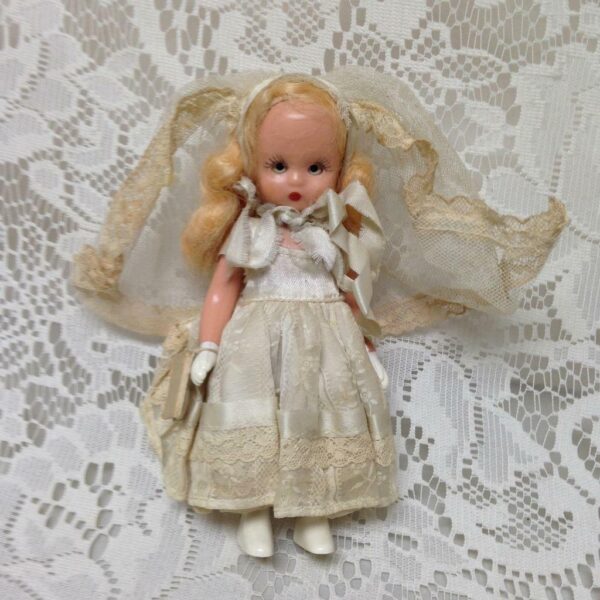 Vintage1940-50s 5.5in Nancy Ann Story Book Bride Doll