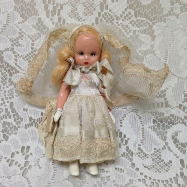 Vintage1940-50s 5.5in Nancy Ann Story Book Bride Doll