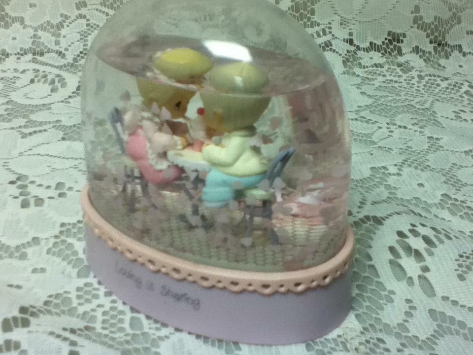 1992 Precious Moments, Loving is Sharing, 4inx4inx2.5in Snow Bubble Glass Dome