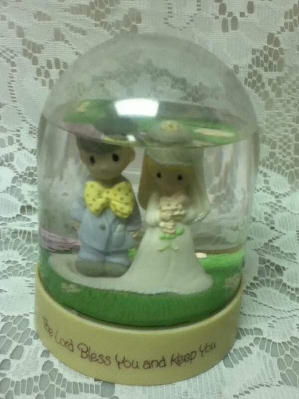 1986 Precious Moments, The Lord Bless You and Keep You, 4inx4in Snow Glass Dome