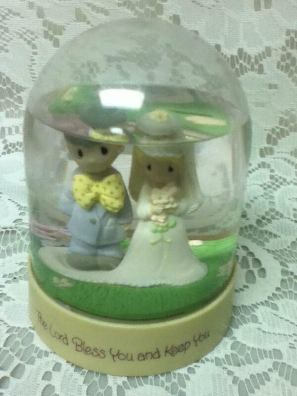 1986 Precious Moments, The Lord Bless You and Keep You, 4inx4in Snow Glass Dome