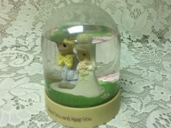 1986 Precious Moments, The Lord Bless You and Keep You, 4inx4in Snow Glass Dome