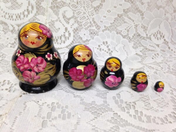 Vintage, 5pc Russian Nesting Dolls