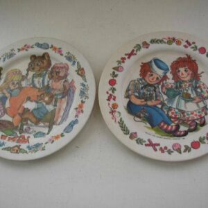 Pair of Oneida De Luxe Fairy Tale Children Plates- Raggedy Ann & Goldilocks