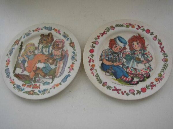 Pair of Oneida De Luxe Fairy Tale Children Plates- Raggedy Ann & Goldilocks