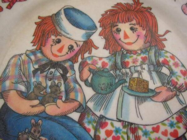 Pair of Oneida De Luxe Fairy Tale Children Plates- Raggedy Ann & Goldilocks