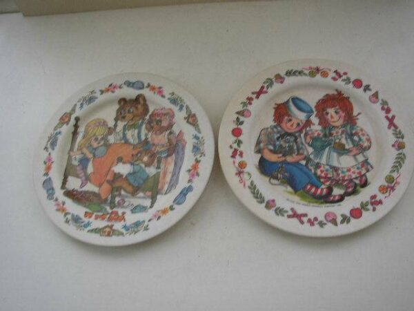 Pair of Oneida De Luxe Fairy Tale Children Plates- Raggedy Ann & Goldilocks