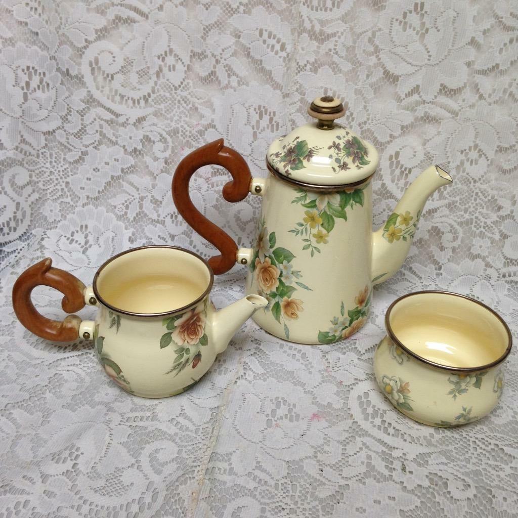 1983 Victoria n Richard MacKenzie Childs Ltd Beige Floral Enamelware 8pcTea Set