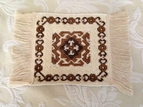 Vintage, Dolls House, Brown and White Area Rug with Fringes 10in x 6.5in