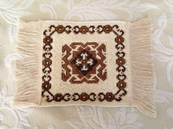 Vintage, Dolls House, Brown and White Area Rug with Fringes 10in x 6.5in