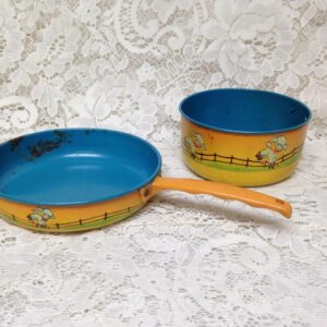 Vintage Rare, Wolverine Bo-peep, 2pc Metal or Enamel Cookware Set