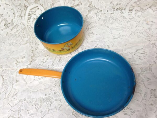 Vintage Rare, Wolverine Bo-peep, 2pc Metal or Enamel Cookware Set