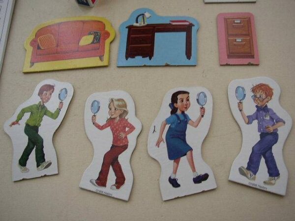 Parker Bros.Hasbro, Clue Jr. Boardgame- The Case of the Hidden Toys in Orig. Box