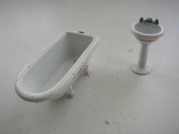 1980 Mattel Inc., 2-pc Enamel on Metal Bathroom Fixture-Dollhouse Miniature