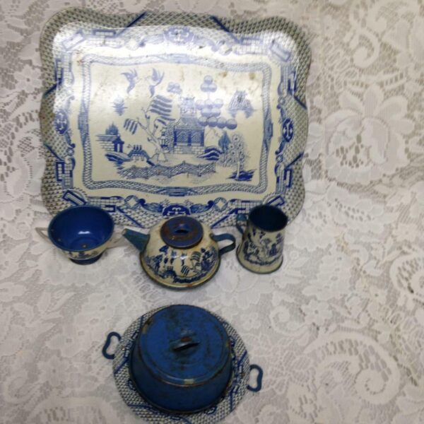 1950s, Ohio Art Blue Willow 23-pc Child's Tin Tea Set