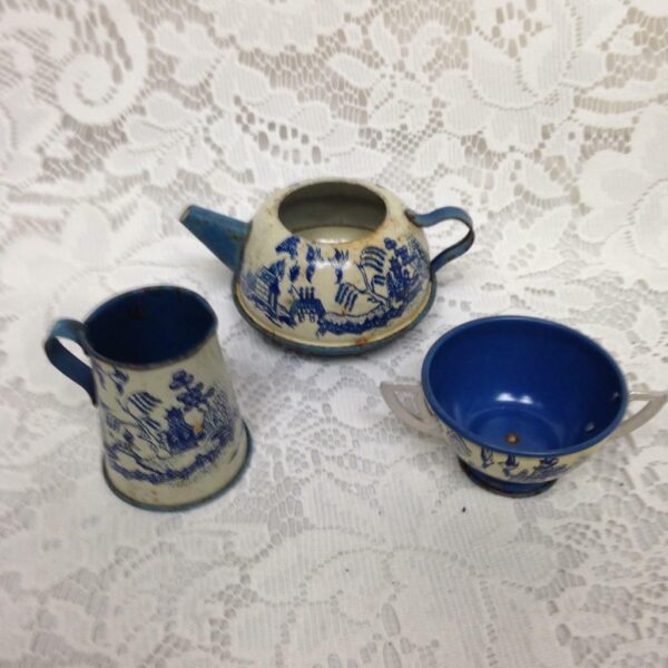 1950s, Ohio Art Blue Willow 23-pc Child's Tin Tea Set