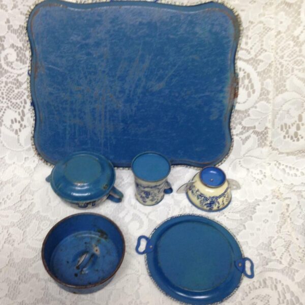 1950s, Ohio Art Blue Willow 23-pc Child's Tin Tea Set