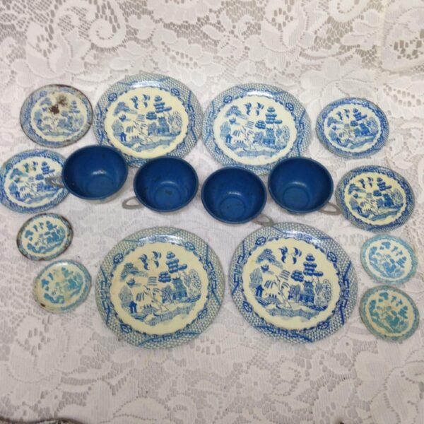 1950s, Ohio Art Blue Willow 23-pc Child's Tin Tea Set