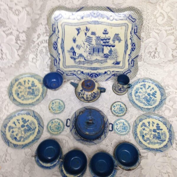 1950s, Ohio Art Blue Willow 23-pc Child's Tin Tea Set