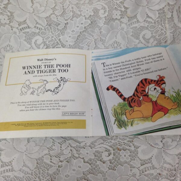 Vintage,1974 Walt Disney Prod., Winnie the Pooh Read Along Book-No Record (#366)