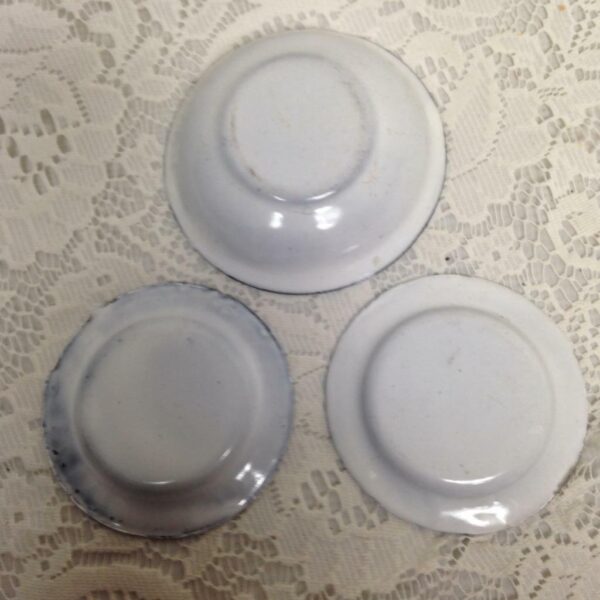 Vintage, 3 pc White Enamelware Plates and Bowl 3in D and 1in x 3.5in D