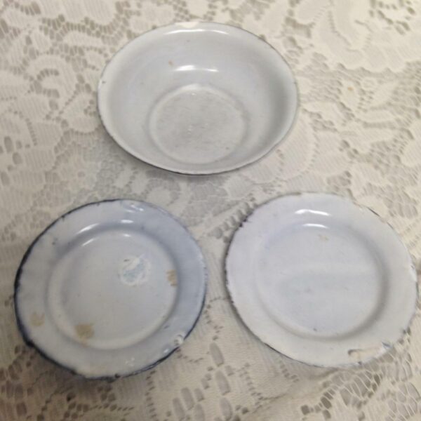 Vintage, 3 pc White Enamelware Plates and Bowl 3in D and 1in x 3.5in D