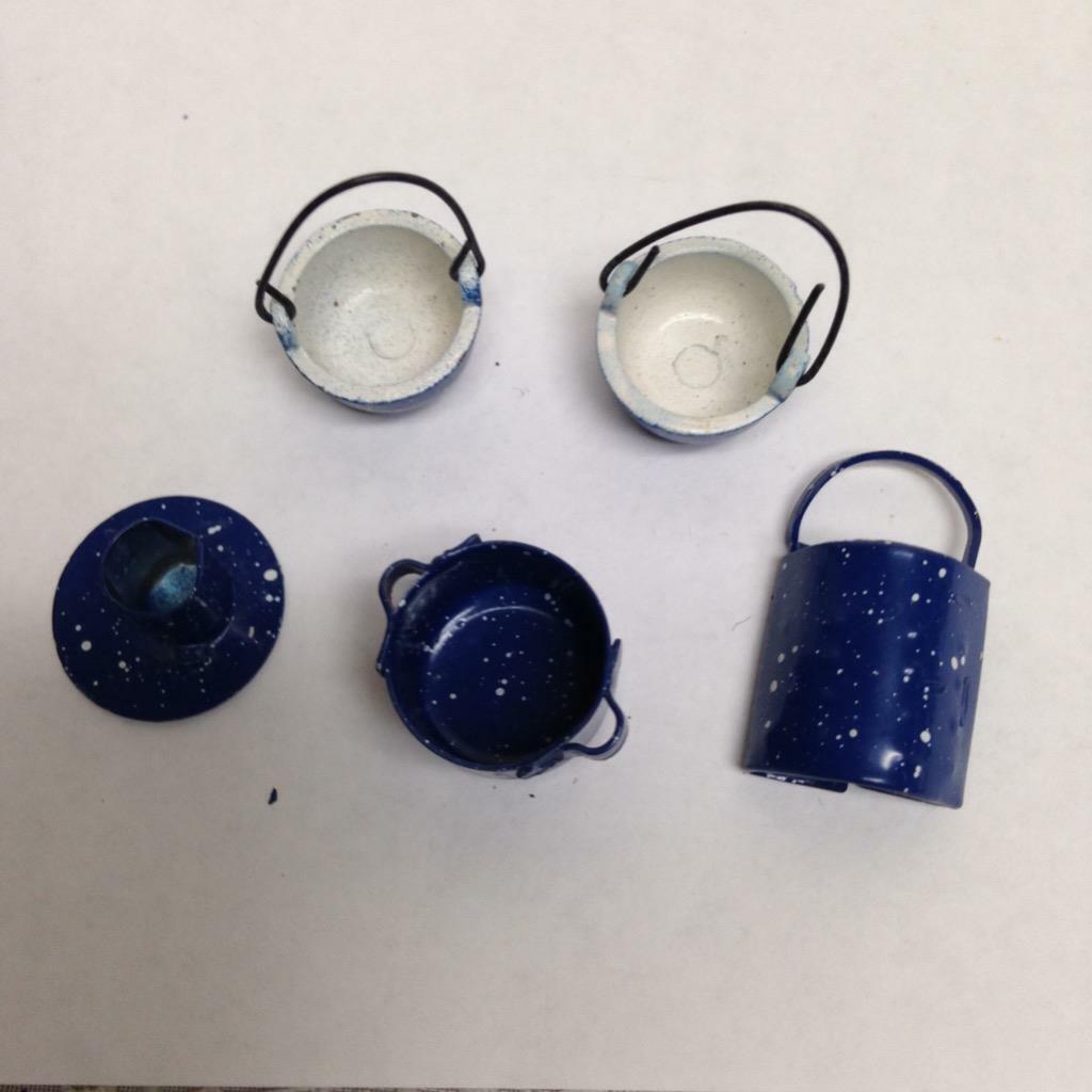 Vintage Doll House Miniatures, 5pc Blue Enamelware kitchenware (1in to 1.5in)