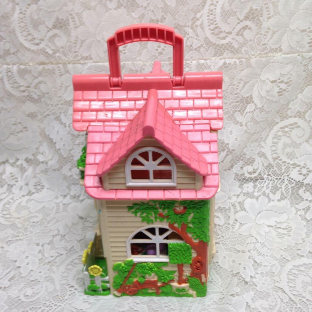 Fisher Price-2000 Mattel Inc Carry On Country Doll House 10in x 7.5in x 7in