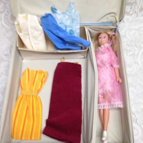 1963 Vintage Blue Vinyl Midge - Barbies Best Friend Carrying Case with Doll