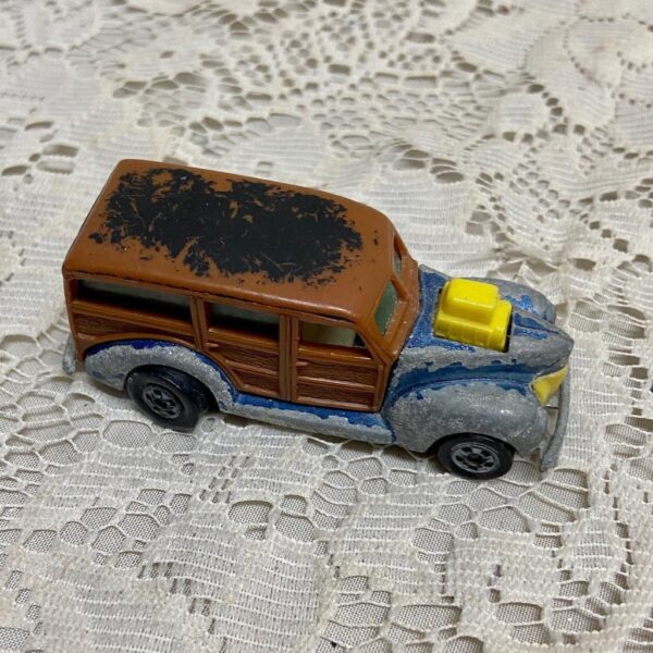 Vintage Hotwheels-Mattel Inc. 2pc 1977 Red Car and 1979 Brown Wagon