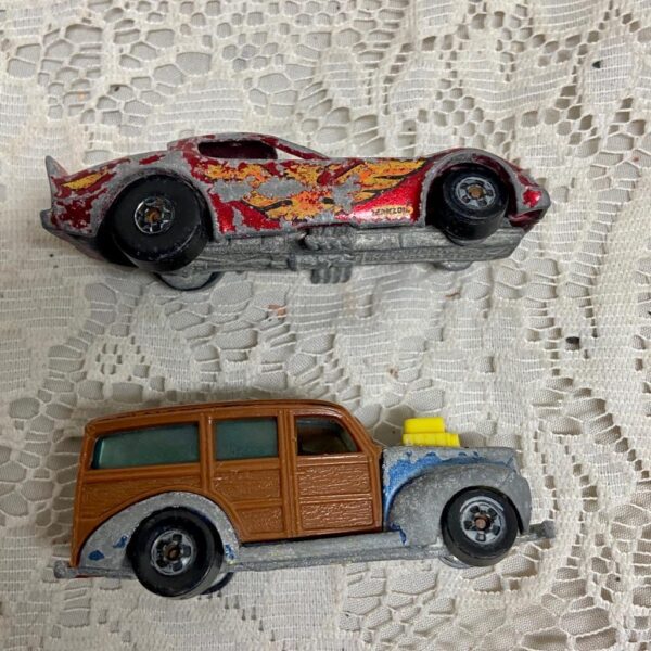 Vintage Hotwheels-Mattel Inc. 2pc 1977 Red Car and 1979 Brown Wagon