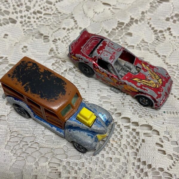 Vintage Hotwheels-Mattel Inc. 2pc 1977 Red Car and 1979 Brown Wagon