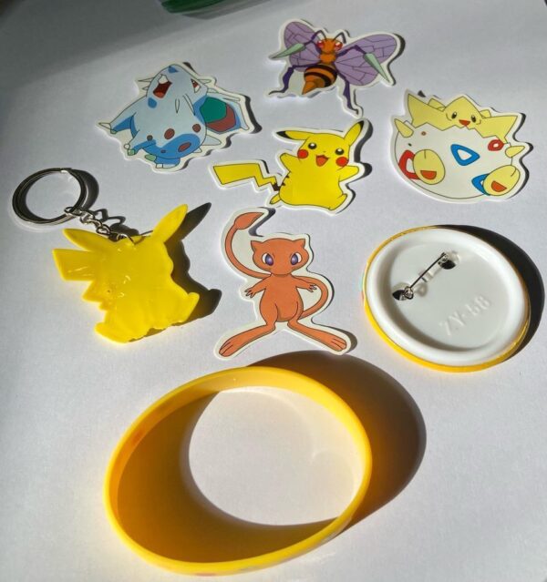 Lot of 8 Pokemon Collectibles. (A)