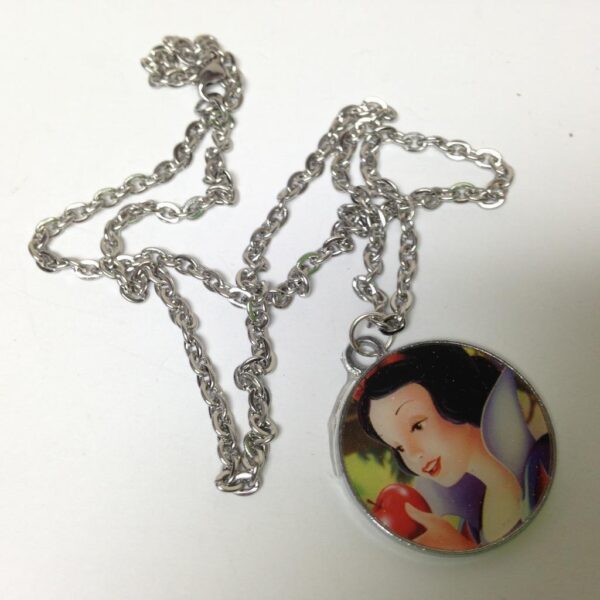 Beautiful, Disney Snow White Pendant Necklace with 20in Silver Tone Chain