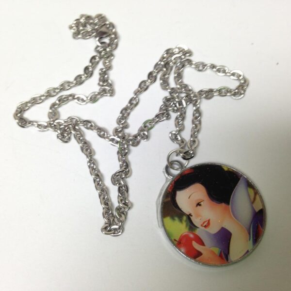 Beautiful, Disney Snow White Pendant Necklace with 20in Silver Tone Chain