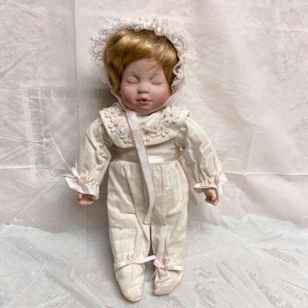 Vintage, 1998, 9-inch Ashton Drake Galleries Sleeping Doll