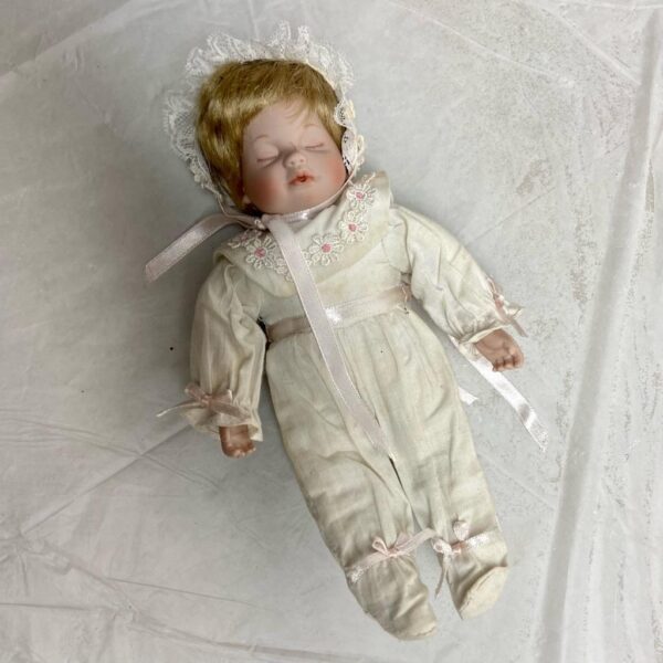 Vintage, 1998, 9-inch Ashton Drake Galleries Sleeping Doll